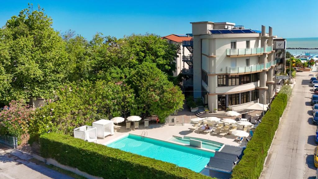an aerial view of a hotel with a swimming pool at Hotel Capitol - Bianchi Hotels in Bellaria-Igea Marina