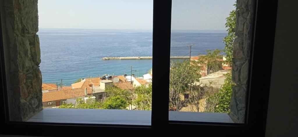 Beach Plomari View Stone Apartments - Appartamento Con Tre Camere Da Letto Con Vista Mare