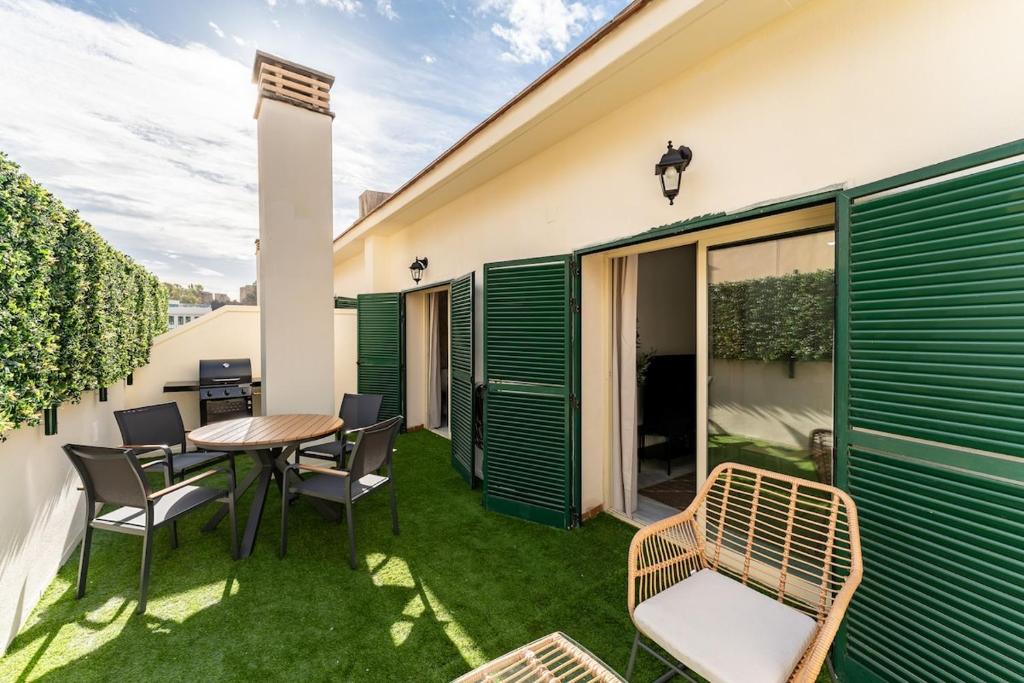 Stunning 1bed with Outdoor Dining in Malaga center