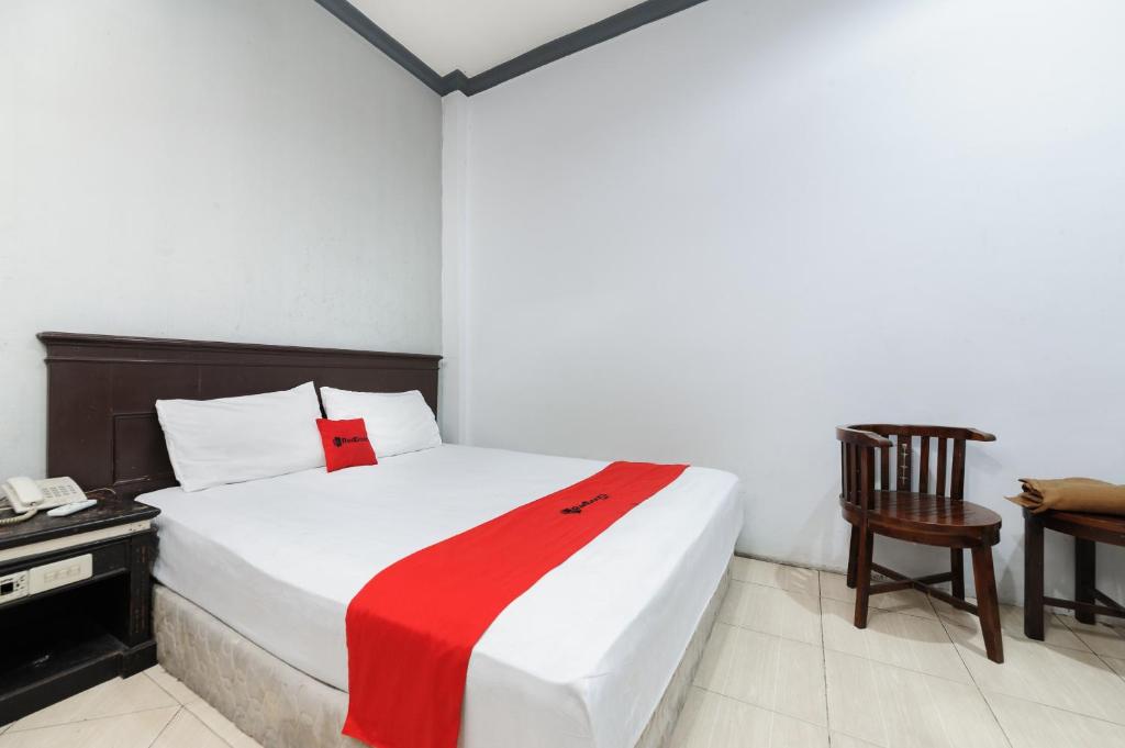 RedDoorz near Mitra Plaza Kota Banjarmasin - Standaard Tweepersoonskamer