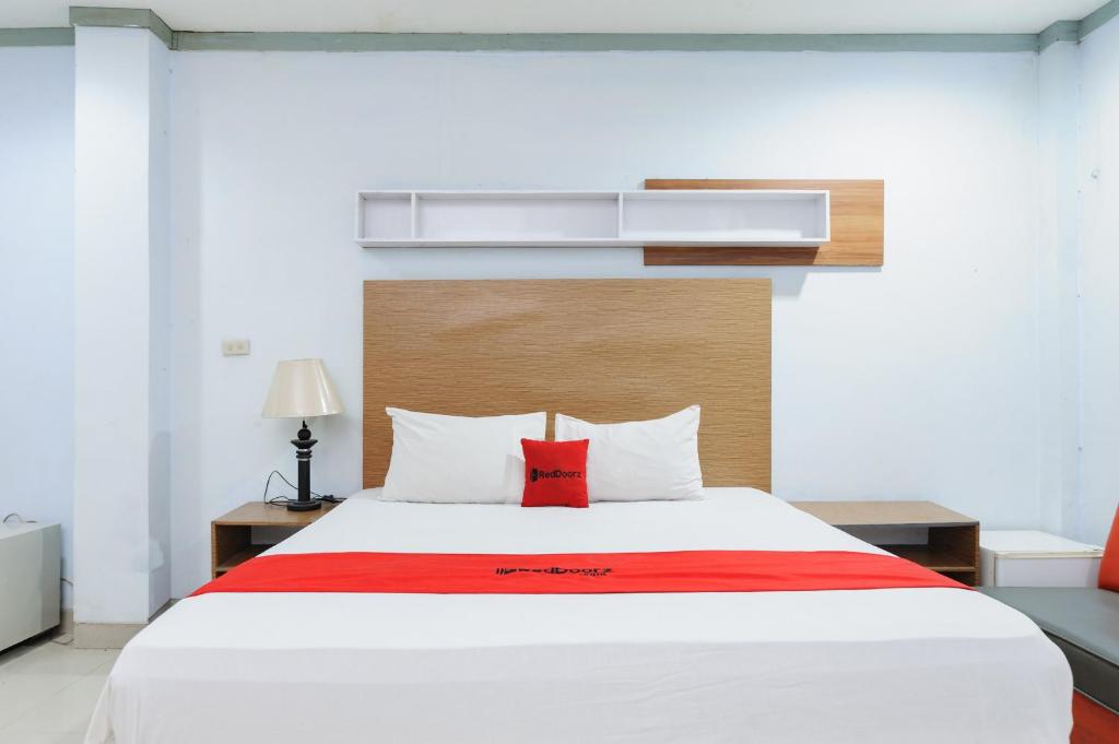 RedDoorz near Mitra Plaza Kota Banjarmasin - Housity