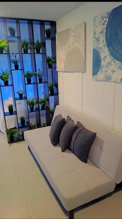 A seating area at aifoS