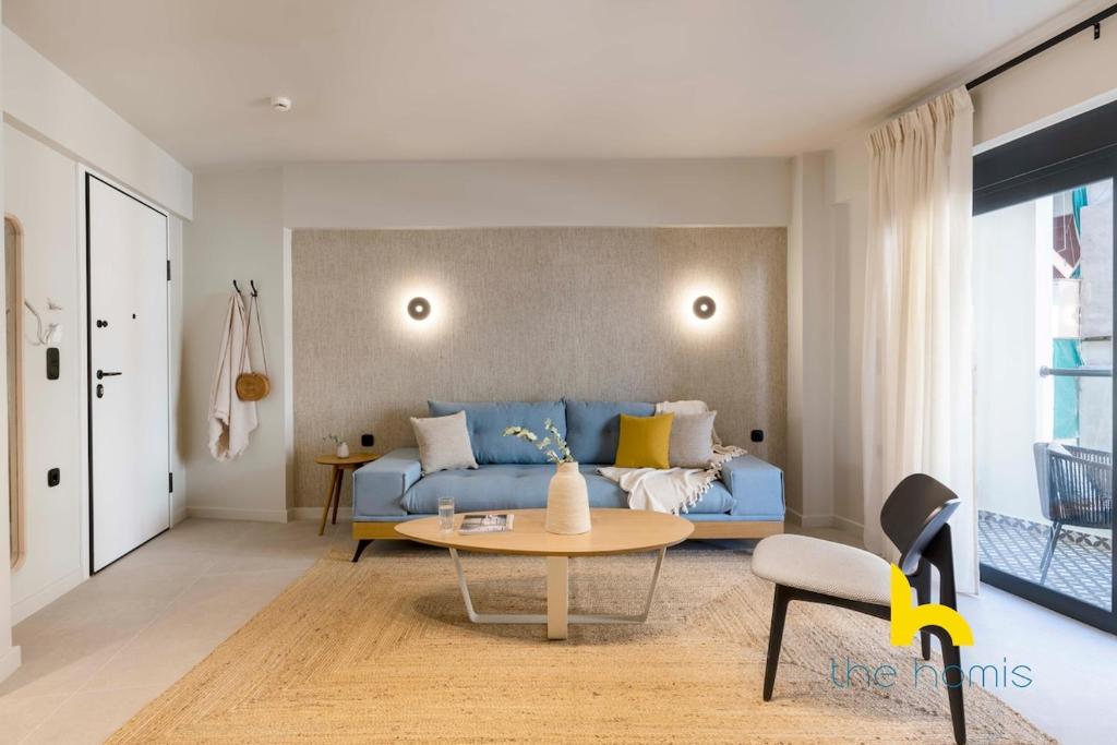 Elegant 2-BDR APT Near Metro & Private Patio