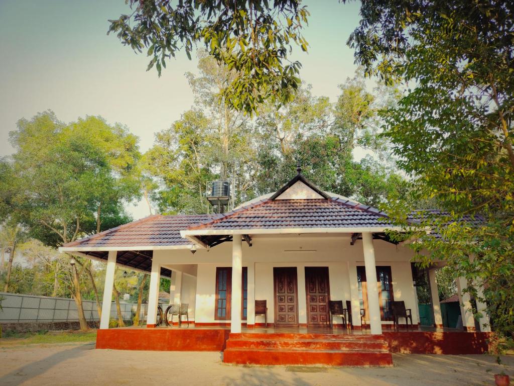 a small house with a tile roof at Marari Jose Villas in Mararikulam