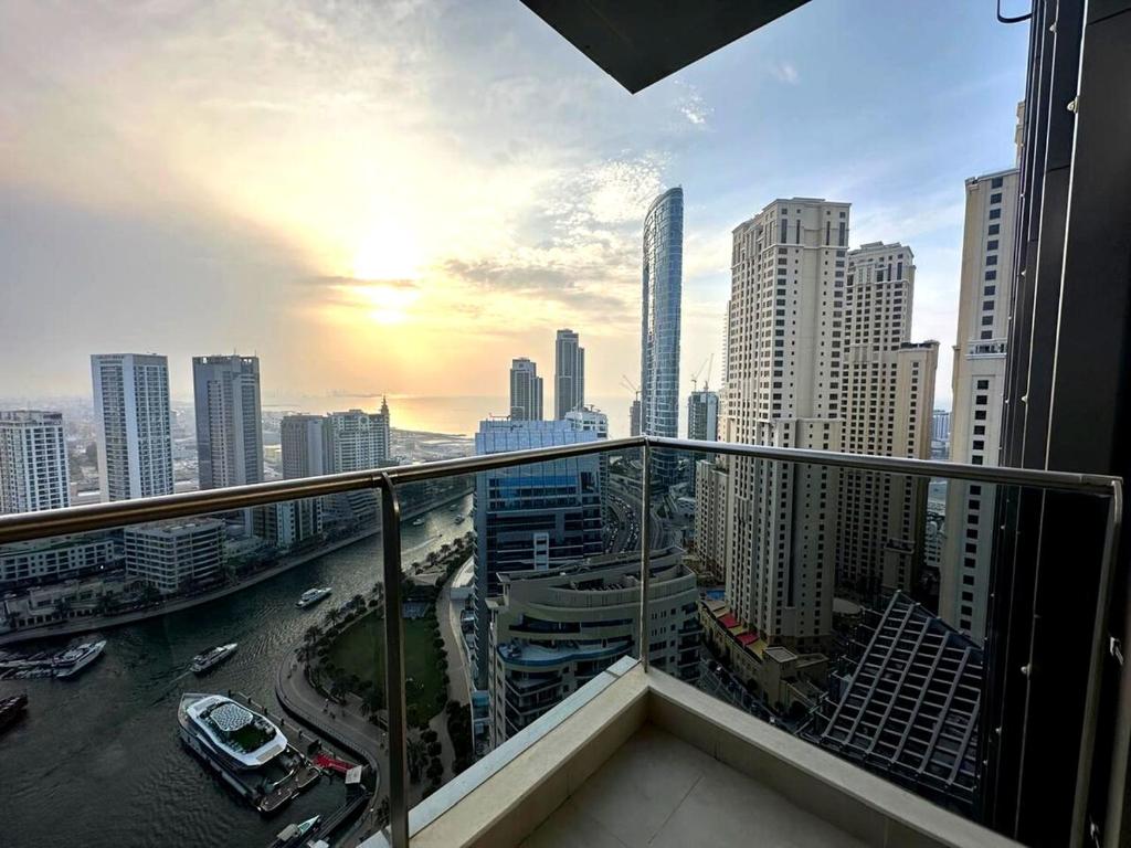 لابی و فضای عمومی Stylish 1BR in Sparkle Towers Dubai Marina Escape - تصویر ۵