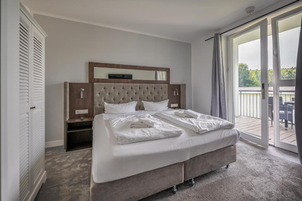 Hotel Königslinie - Double Room With Balcony