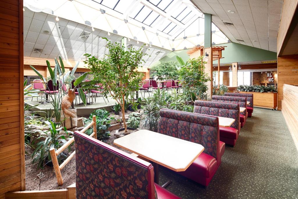 Red Lion Hotel Kalispell photo