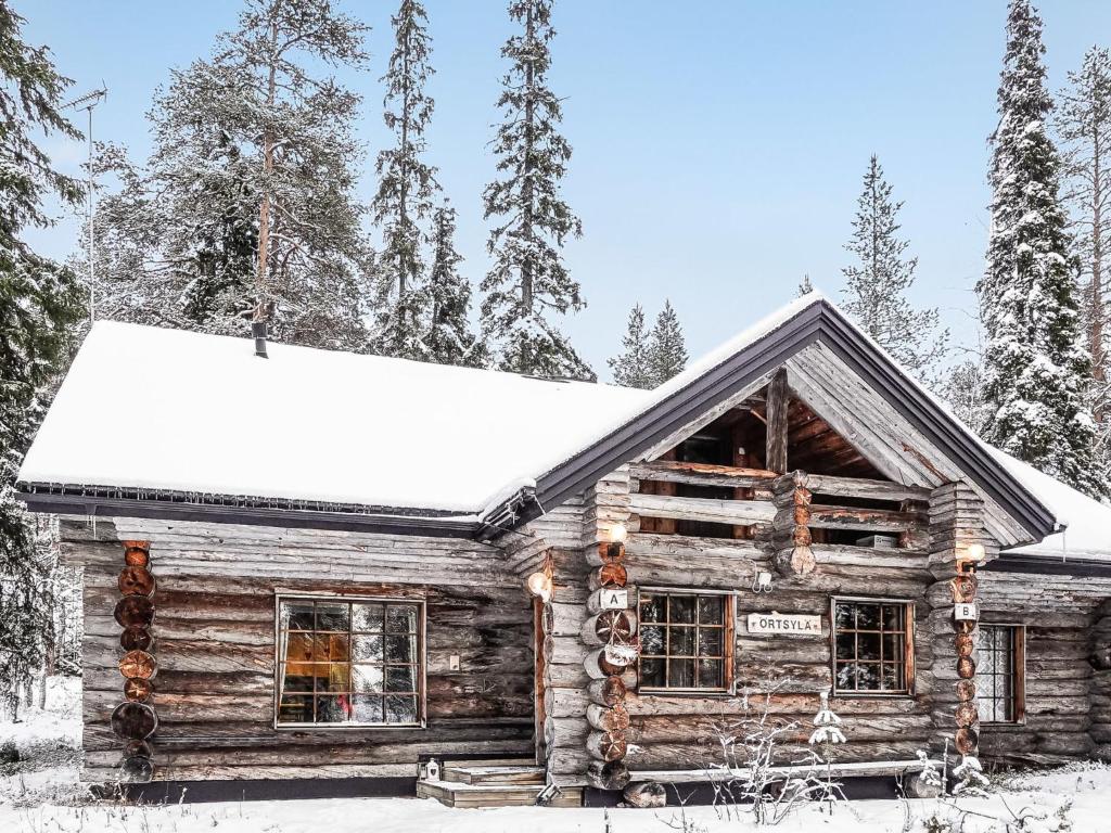 a log cabin in the snow at Holiday Home Örtsylä a by Interhome in Salla