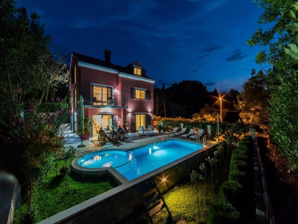 a house with a swimming pool in the yard at Villa Anita in Gruda