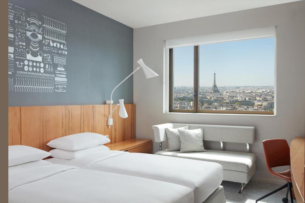 Deluxe Twin Room with Eiffel Tower View at Hyatt Regency Paris Etoile