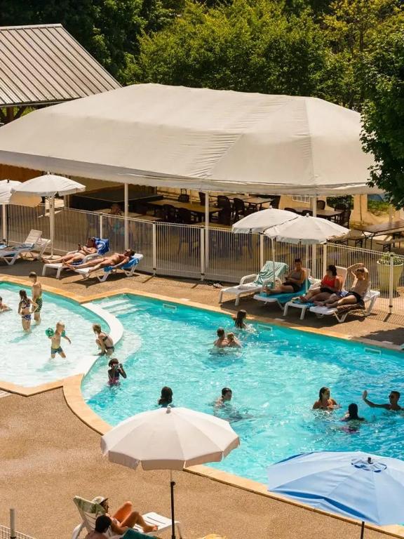 Gallery image of Camping - Piscine - ccagfdb in Clairvaux-les-Lacs