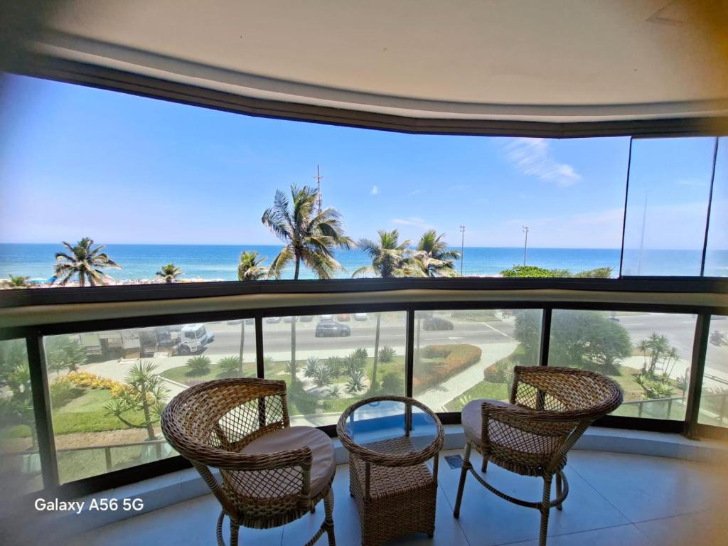 Apartamento completo Premium-Frente ao Mar Wi-Fi rápido-ar-condicionado