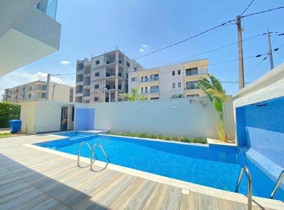 Swimmingpoolen hos eller tæt på Succès A5