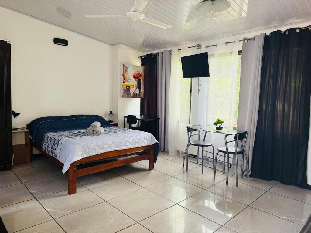 a bedroom with a bed and a table with chairs at Casa Mia in Sámara