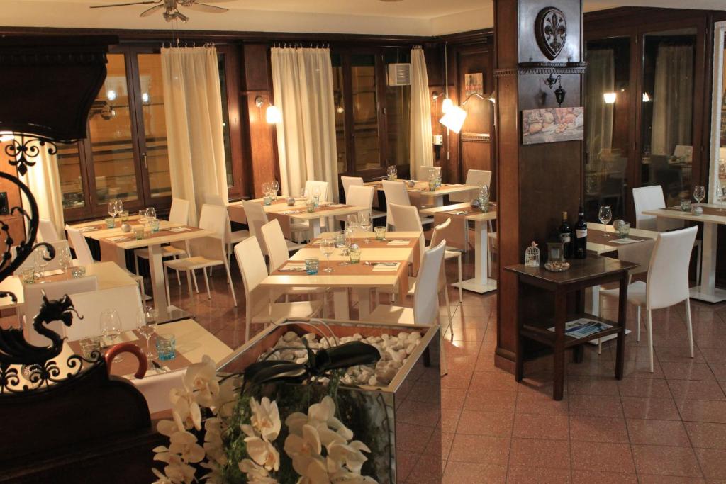Restaurace v ubytování Hotel Firenze Lugano
