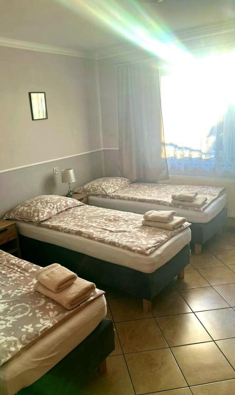 Pod Kasztanem - Habitación Triple Con Baño Privado