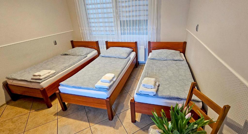 Pod Kasztanem - Habitación Triple Con Baño Privado
