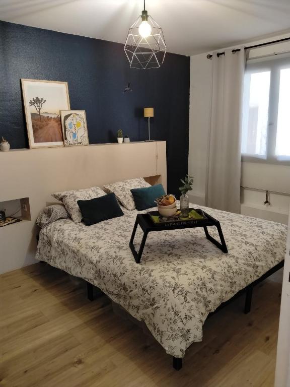 En eller flere senger på et rom på Les Cactus