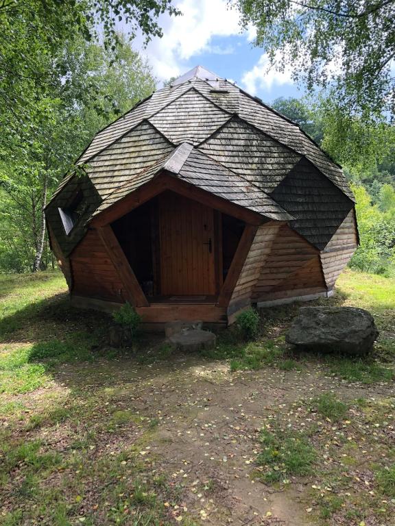 a small building with a roof in a field at domaine des planesses in Ferdrupt