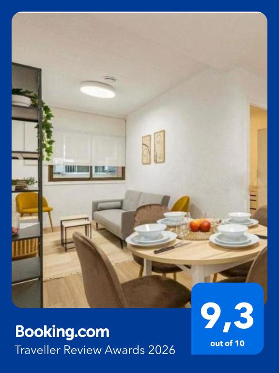 a living room with a table and a couch at Apartamento - 2HAB - 4PAX - Platería - Murcia in Murcia