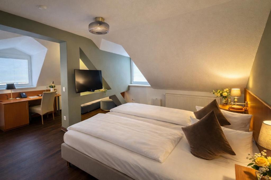 Hotel Bayrischer Hof - Superior Triple Room