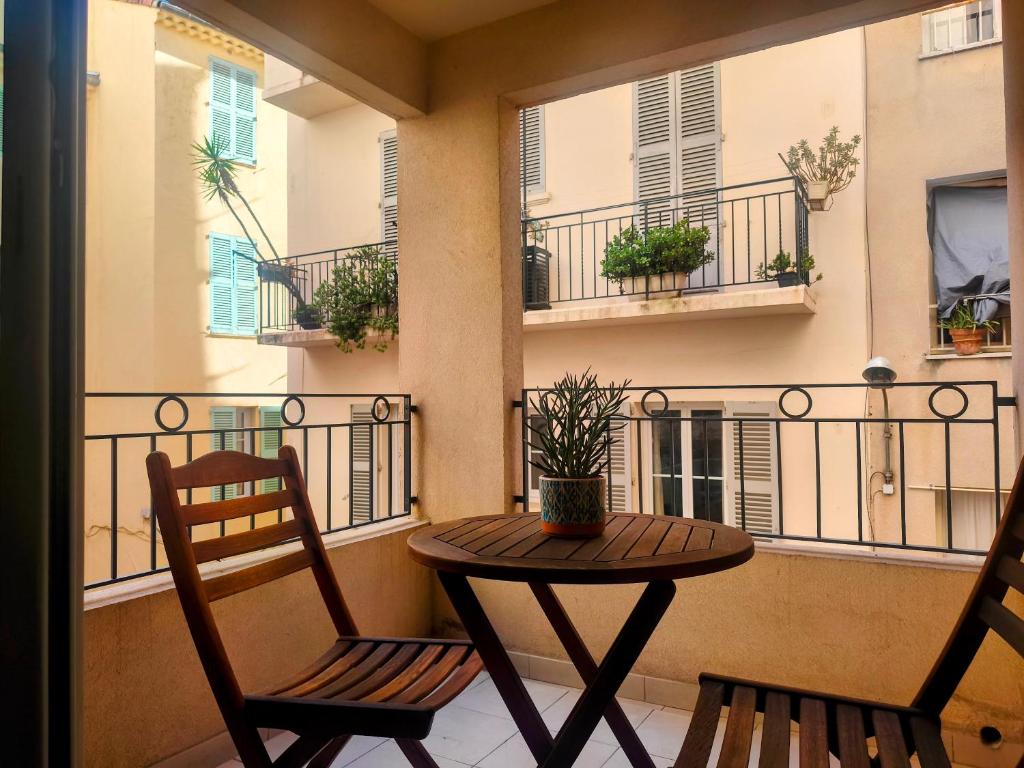 Quiet Appartment AC 400m Palais & 100m Beach Lift