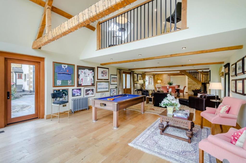 a living room with a pool table in it at 2 Bed in Upper Quinton oc-p33608 in Mickleton