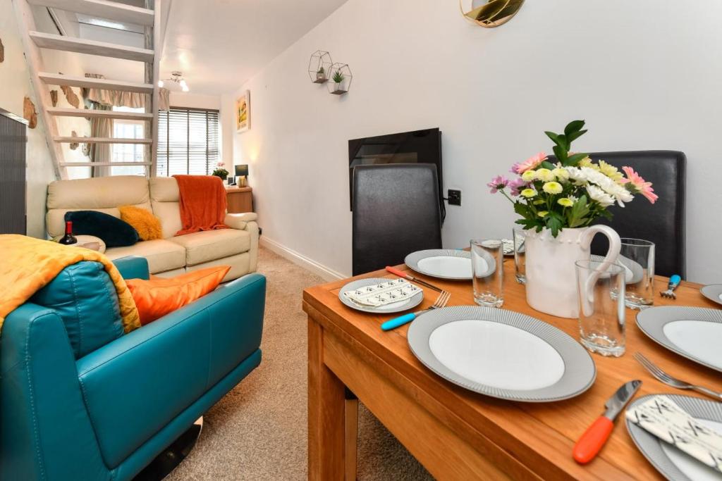 a living room with a blue couch and a table at 2 Bed in Nefyn oc-tynixs in Nefyn