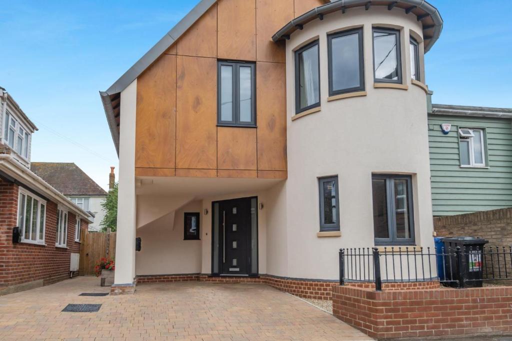 a house with a black door on a brick driveway at 3 Bed in Aldeburgh oc-16afaw in Aldeburgh