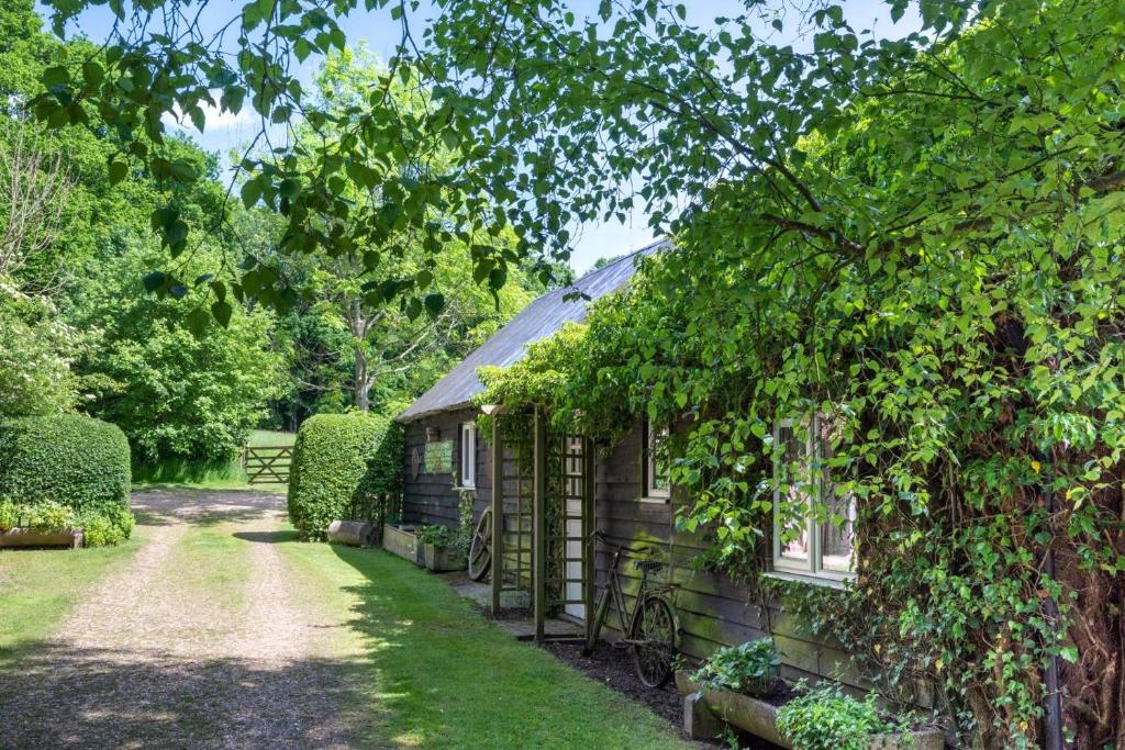 a house in the middle of a yard at 2 Bed in Biddenden oc-cb559 in Biddenden