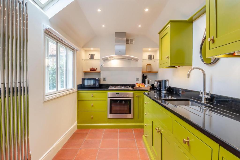 4 Bed in Southwold oc-park 4