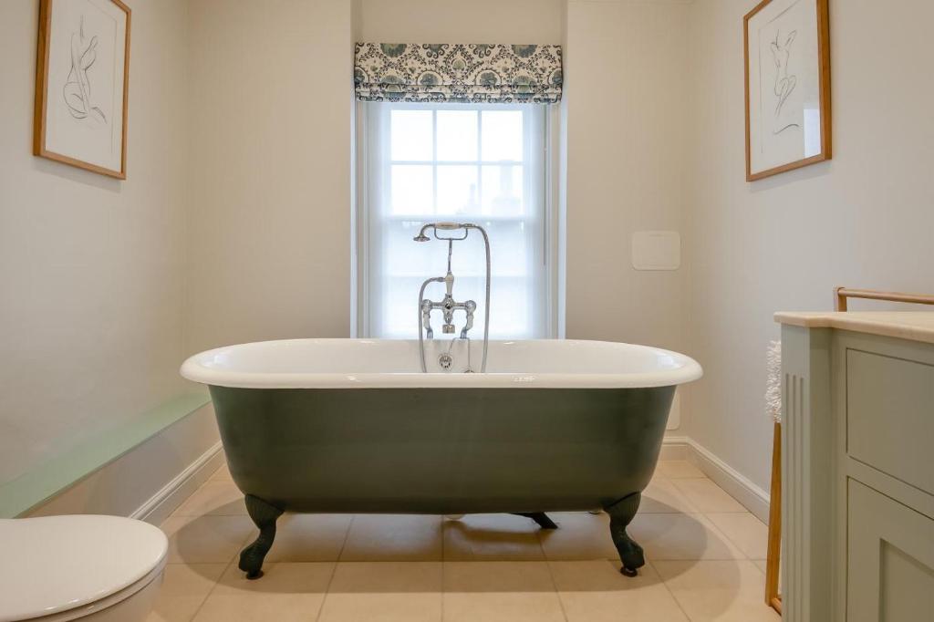 4 Bed in Southwold oc-park 3