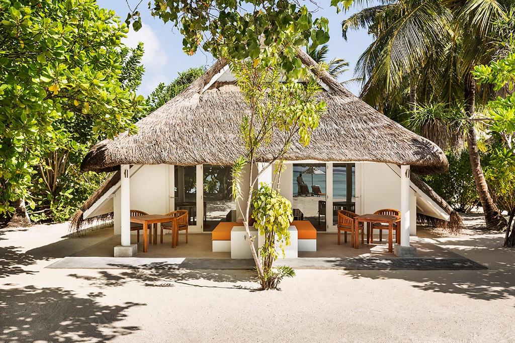 LUX* South Ari Atoll Resort & Villas photo 2