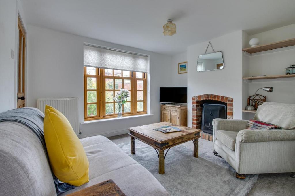 a living room with a couch and a table at 2 Bed in Aldeburgh oc-3al in Aldeburgh