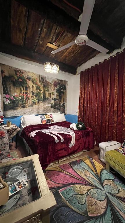 a bedroom with a bed and a painting on the wall at Siwa Bait Ward Home in Siwa
