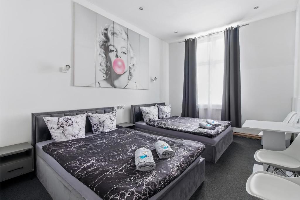 70s Guest room