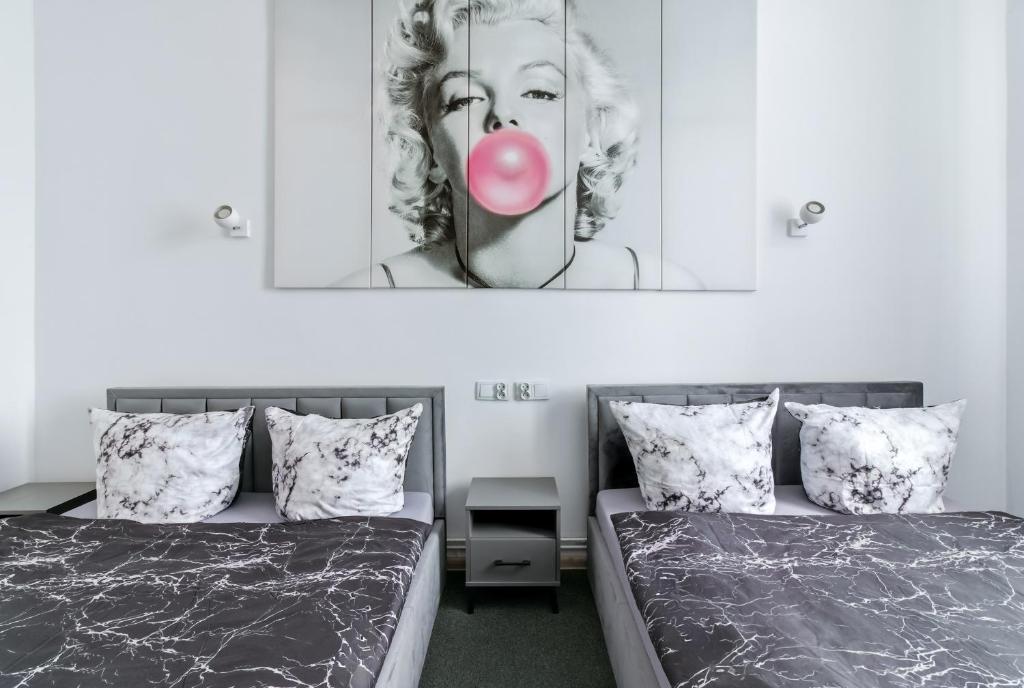 70s Guest room - Quadruple Room With Private Bathroom