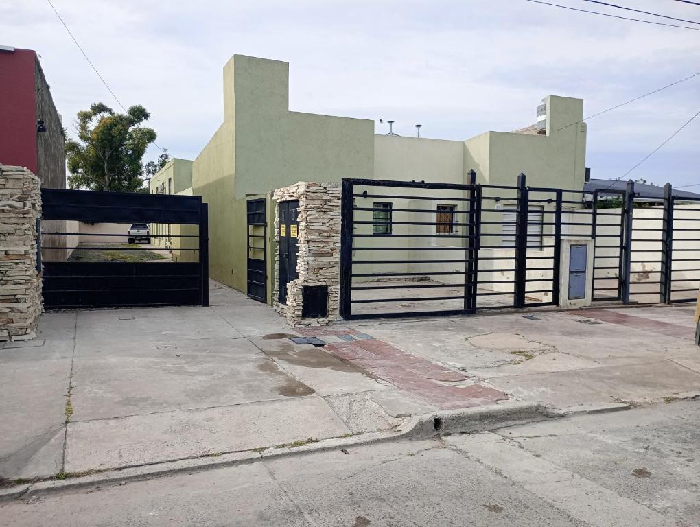a gate in front of a building at Complejo Tres Arroyos in Tres Arroyos