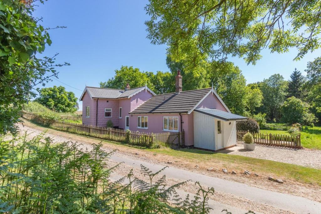 a pink house on the side of a road at 2 Bed in Kettlestone oc-t32268 in Little Snoring