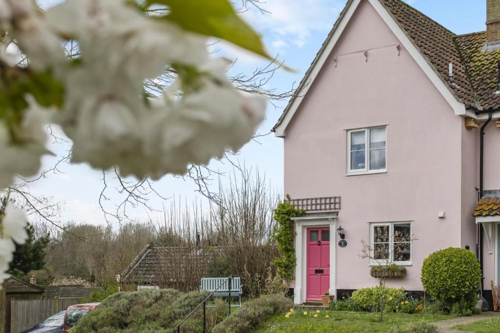 a white house with a red door at 2 Bed in Halesworth oc-rect in Halesworth
