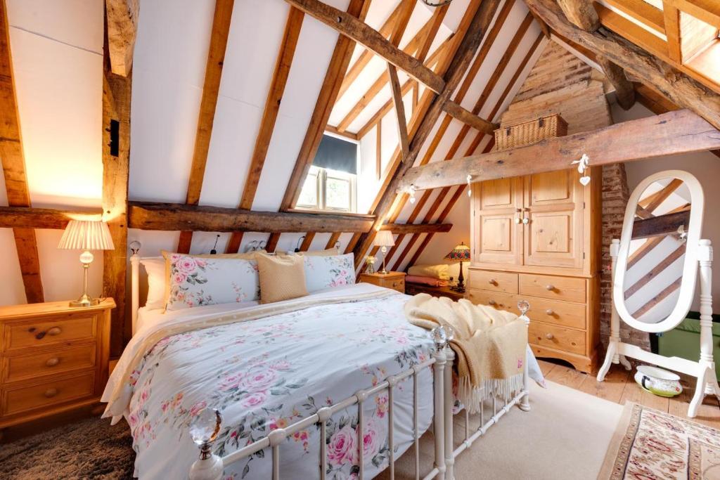 a bedroom with a bed in a room with wooden ceilings at 2 Bed in Colkirk oc-1397 in Colkirk