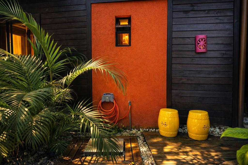a house with two yellow barrels in front of it at Vilarejo Hospedagem in Ilha do Mel
