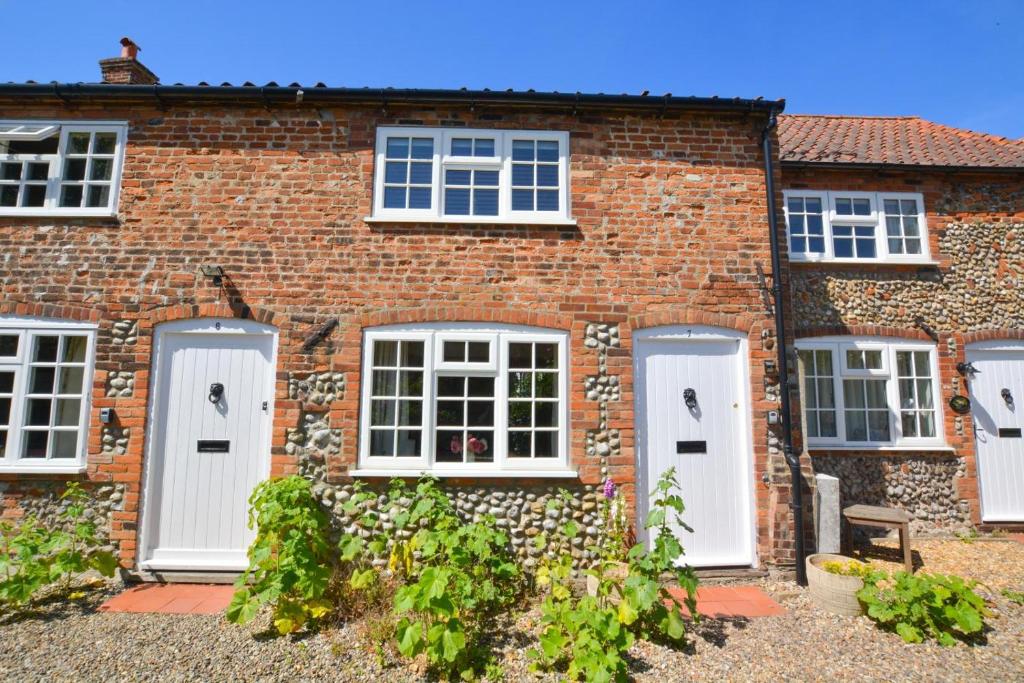 a brick house with white doors and windows at 1 Bed in Holt oc-1838 in Holt