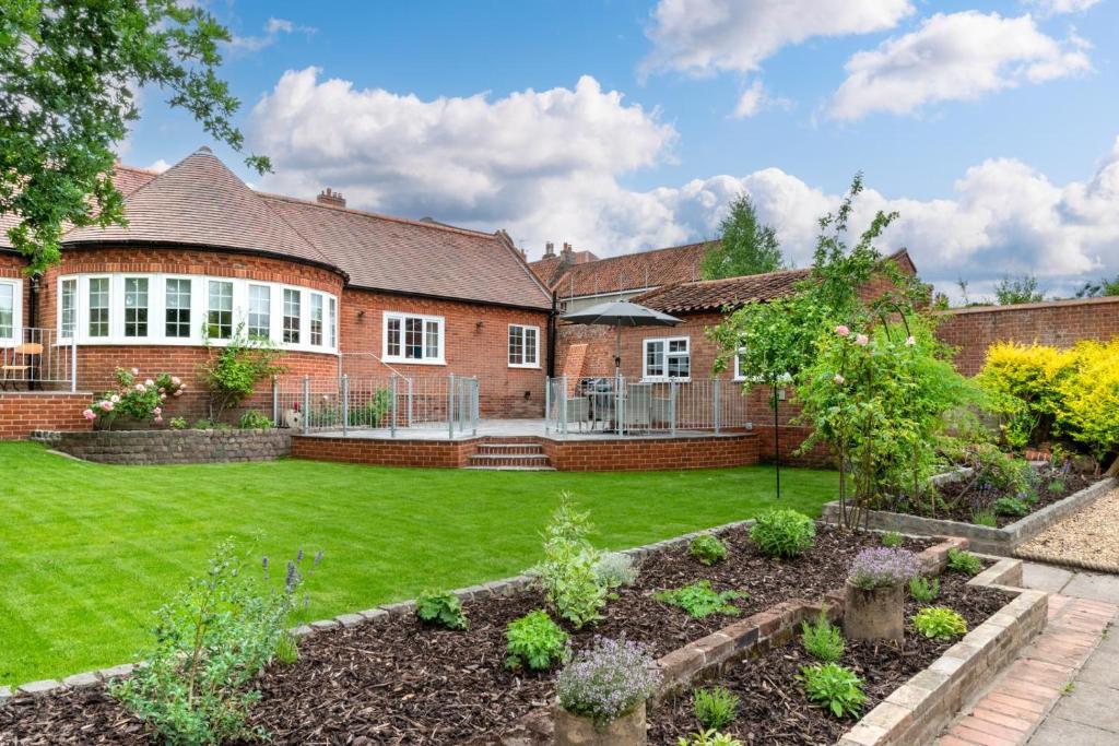 Riverside Lodge - Housity