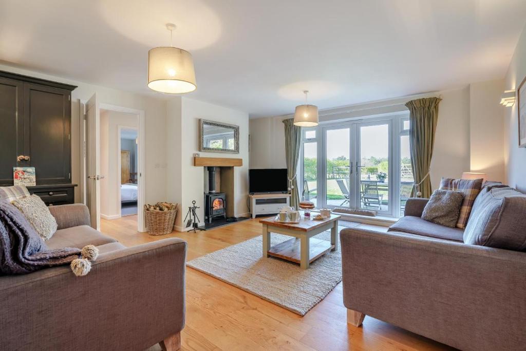a living room with two couches and a table at 3 Bed in Staplecross oc-rh1162 in Sedlescombe