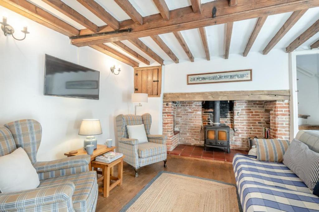 a living room with a couch and a fireplace at 2 Bed in East Runton oc-2034 in West Runton