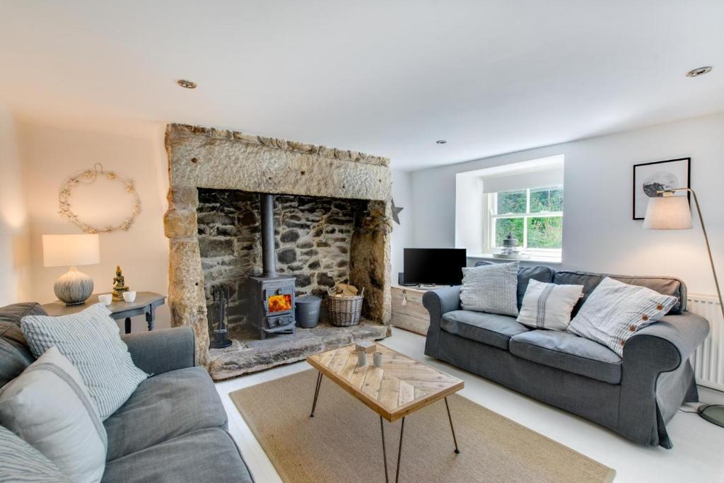 a living room with a couch and a fireplace at 2 Bed in Breage oc-jobcot in Breage