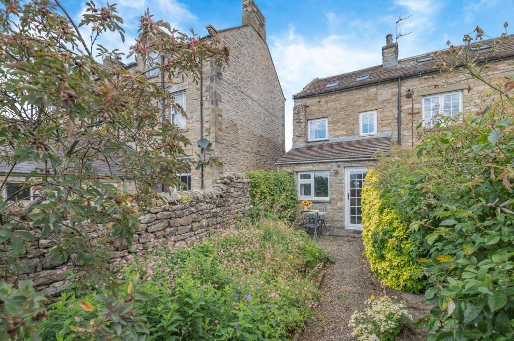 an old brick house with a stone wall at 3 Bed in Carperby oc-e30625 in Carperby