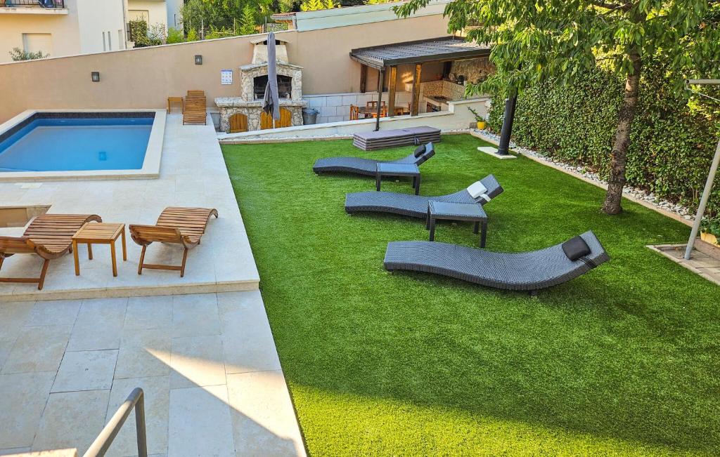 Nice Apartment In Dramalj With Swimming Pool