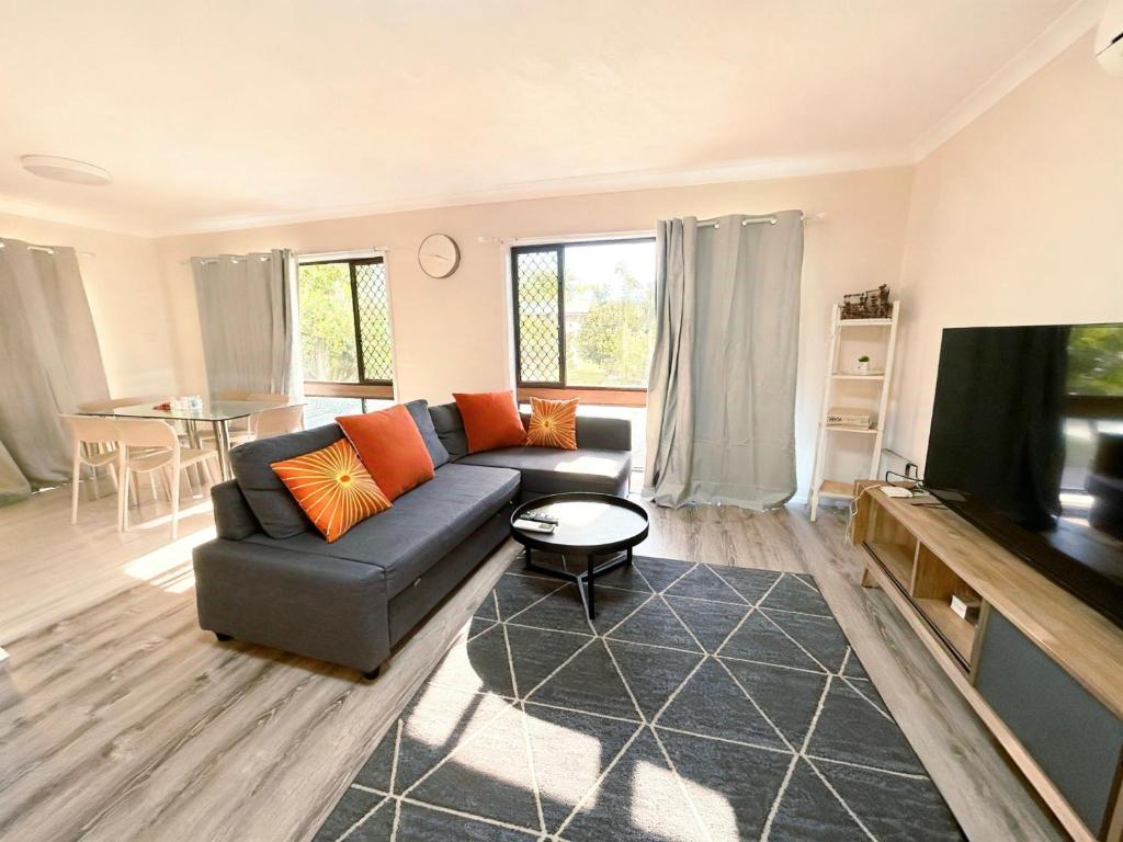 Entire independent 3 bdrm house